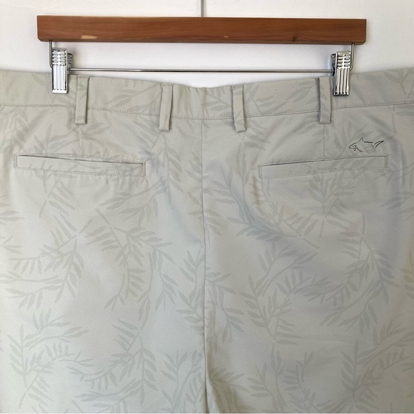 Greg Norman Golf Shorts Size 42 Leaves Botanical - Picture 4 of 6
